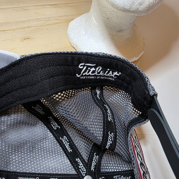 Titleist Pro V1 Golf Snapback Hat Mesh Back White With Grey Adjustable - Picture 8 of 9